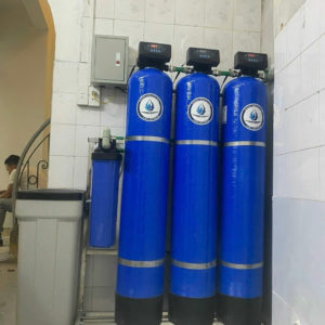 Bộ lọc 3 cột xử lý cặn bẩn tăng cường và Canxi (2 cột cặn, 1 cột Canxi) Composite F300 ống nhiệt van cơ