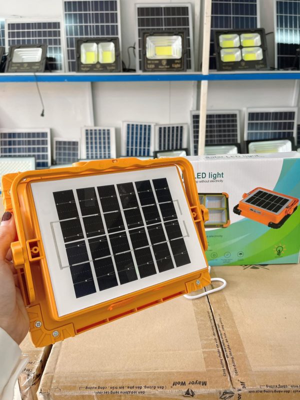 Đèn pha xách tay, sạc điện thoại 300W - Hình ảnh 4