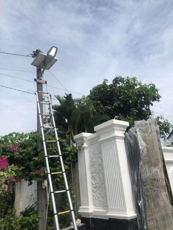 Đèn Công trình cao áp Năng lượng mặt trời 80W - Phi thuyền - Hình ảnh 4