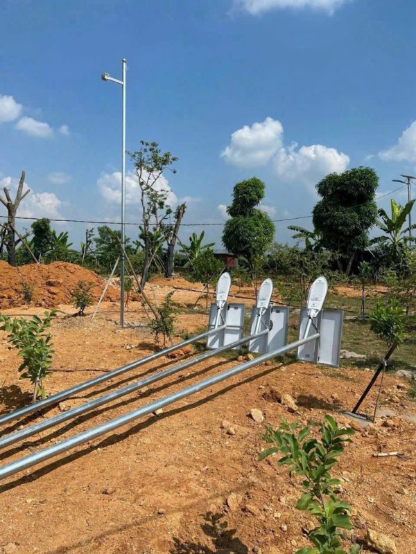 Đèn Công trình cao áp Năng lượng mặt trời 80W - Phi thuyền - Hình ảnh 3