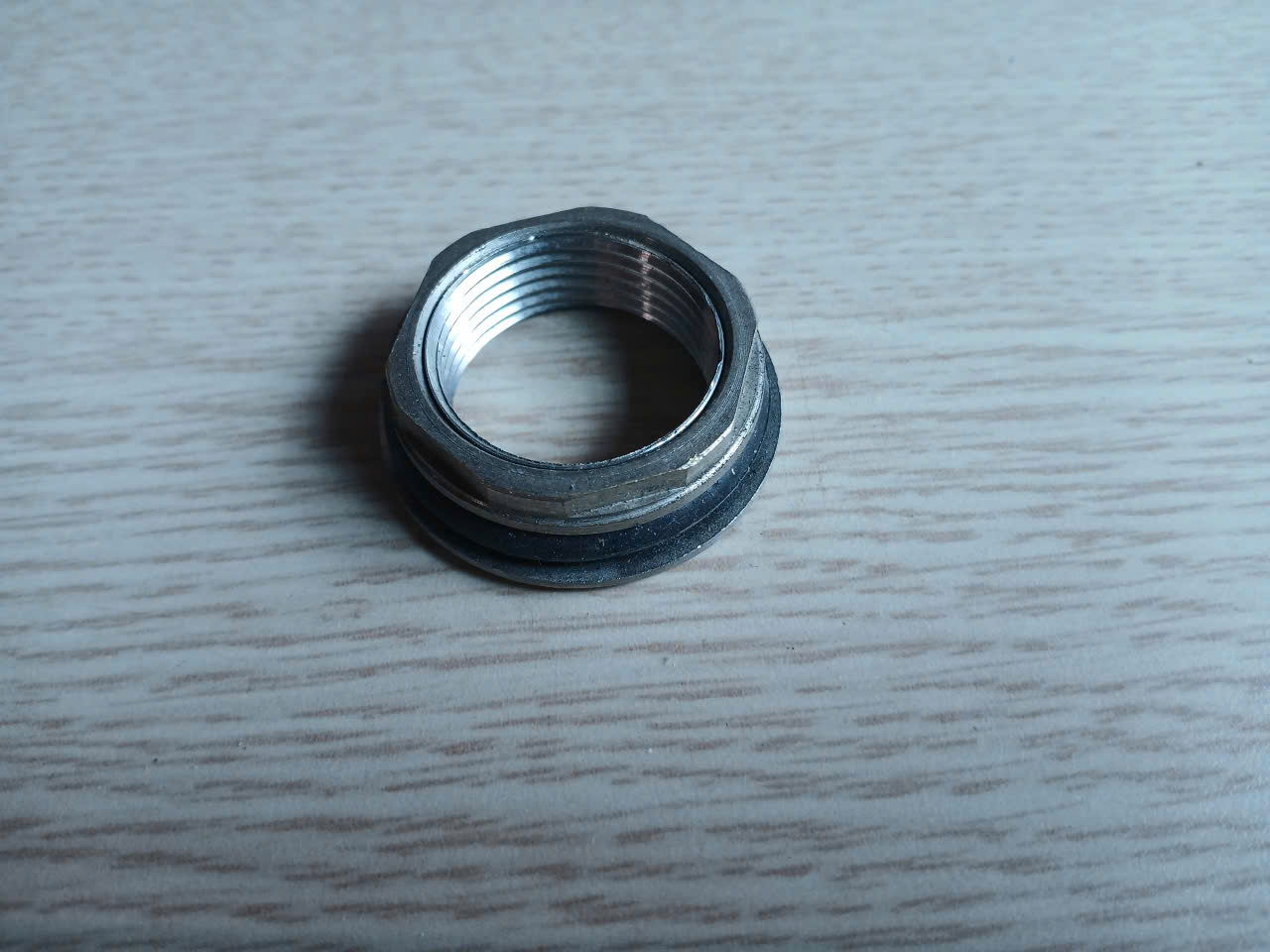 Nơ bô bồn inox ren trong phi 20 (Ép Phi Bồn Inox, Khớp Nối Bồn Nước Inox)