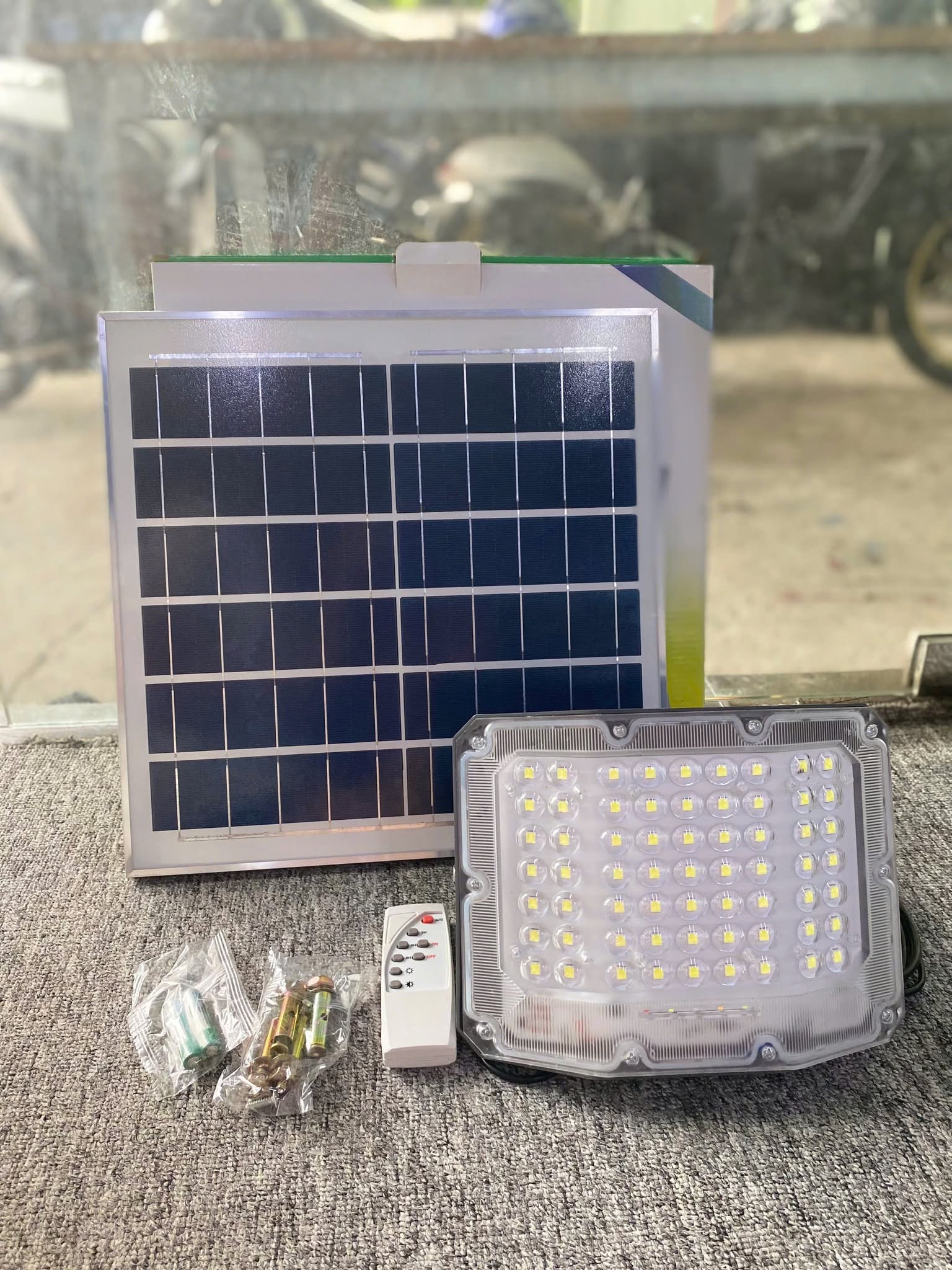 Đèn Pha Năng Lượng Mặt Trời 800W Mayor Wolf Mắt Ngọc